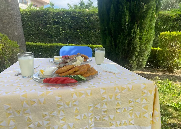 Isra - Garden Retreat Panzió Berat