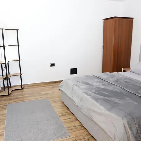 Isra - Garden Retreat Bed & Breakfast Berat