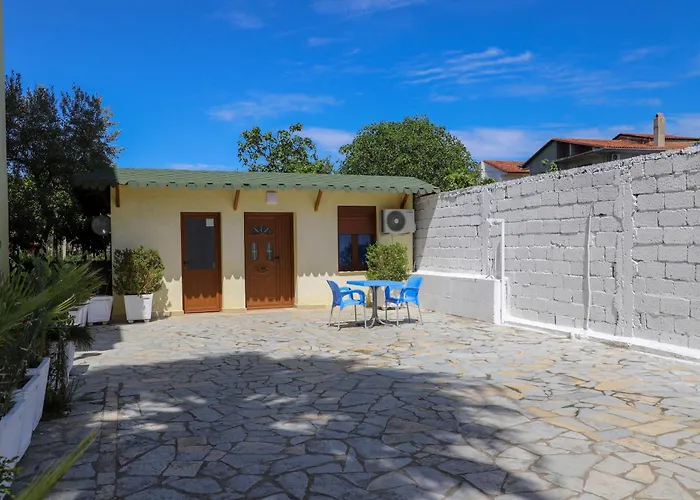 Isra - Garden Retreat B&B *