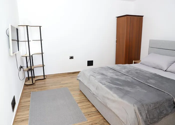 Isra - Garden Retreat B&B 베라트